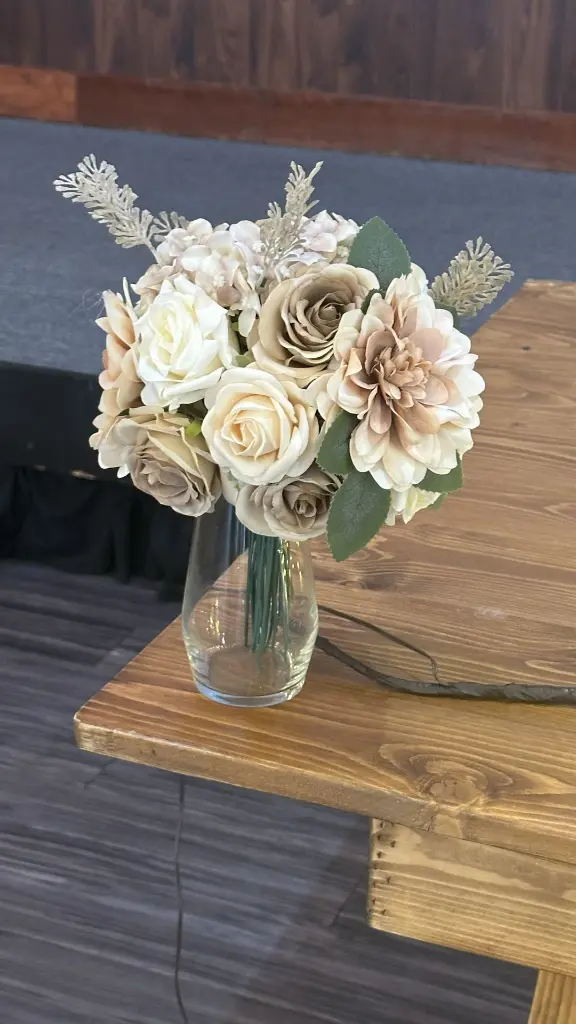 Bouquet_ Beige_Taupe.webp