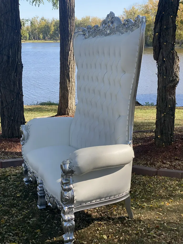 throne4.webp
