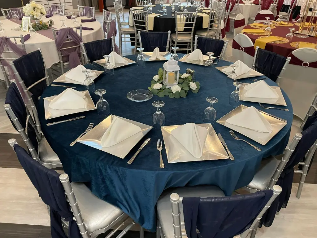 120_ Velvet Table Cloth_ Blue5.webp