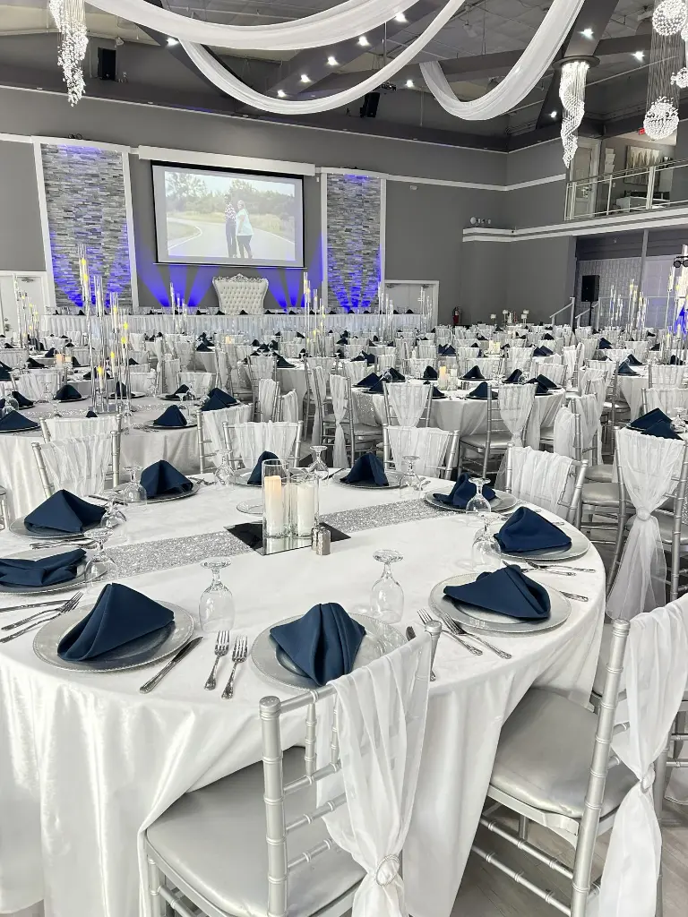 120_ Velvet Table Cloth_ White1.webp