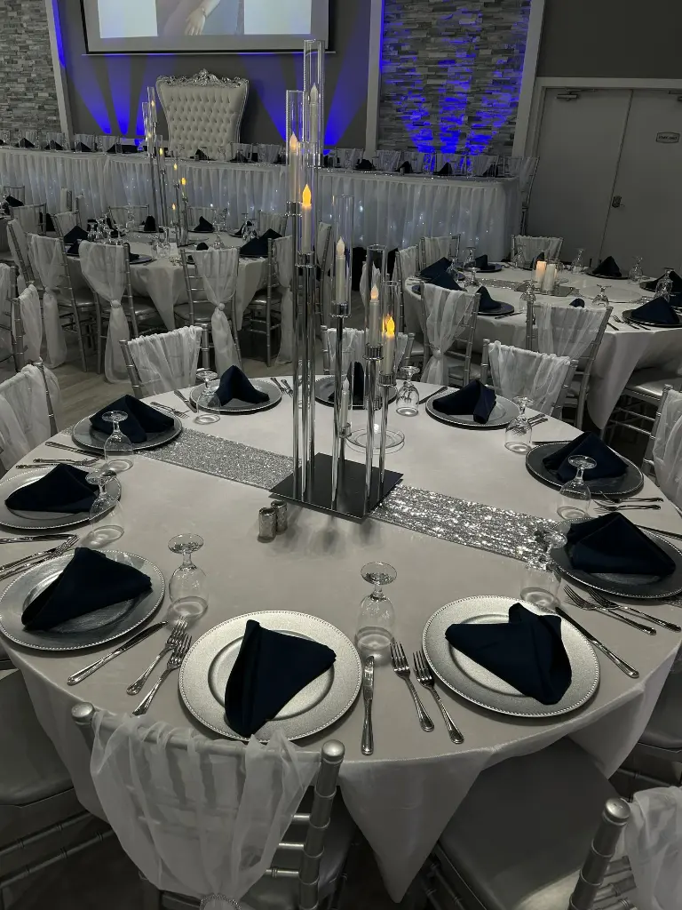 120_ Velvet Table Cloth_ White3.webp