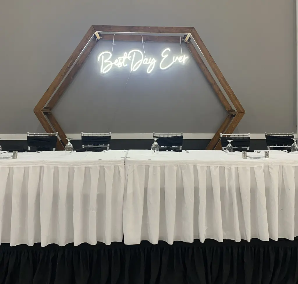 Neon sign Best Day Ever2.webp